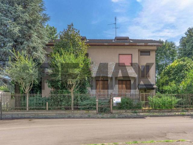 Casa indipendente in vendita a Rho MI