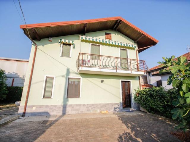 Casa indipendente in vendita a Rivarolo Canavese TO