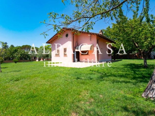Casa indipendente in vendita a Rivodutri RI