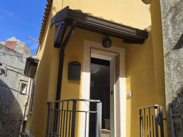 Casa indipendente in vendita a Riace RC