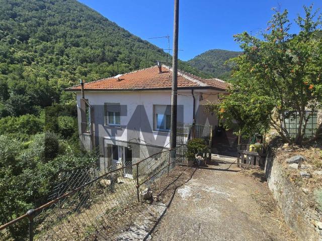 Casa indipendente in vendita a Ricco' Del Golfo Di Spezia