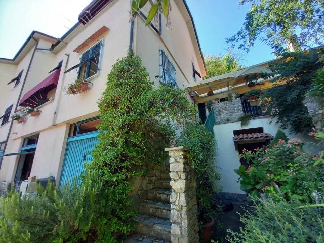 Casa indipendente in vendita a Riccò del Golfo di Spezia SP