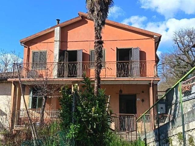 Casa indipendente in vendita a Rieti RI