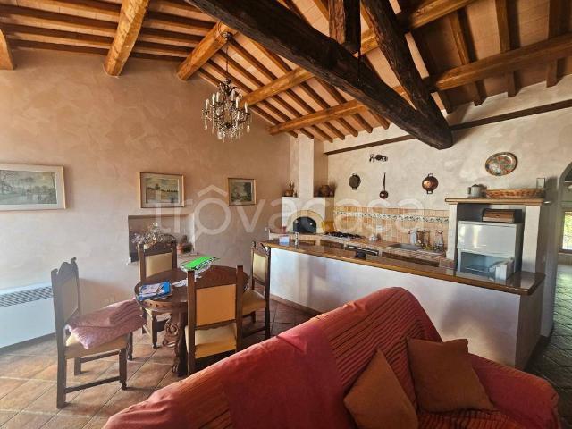 Casa indipendente in vendita a Rieti via Cervara