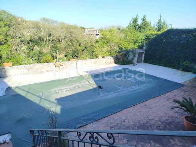 Casa indipendente in vendita a Rignano Flaminio via dei Savelli, 12
