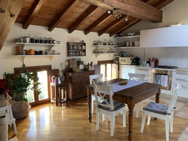 Casa indipendente in vendita a Rio Saliceto RE