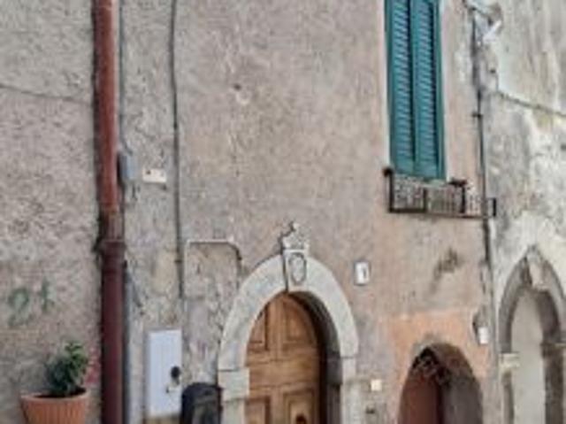 Casa indipendente in vendita a Riofreddo RM centro storico 60 km da Roma