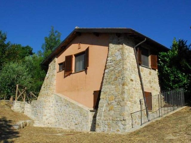 Casa indipendente in vendita a Todi