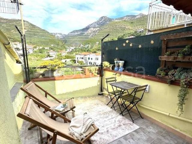 Casa indipendente in vendita a Toirano via Toracco