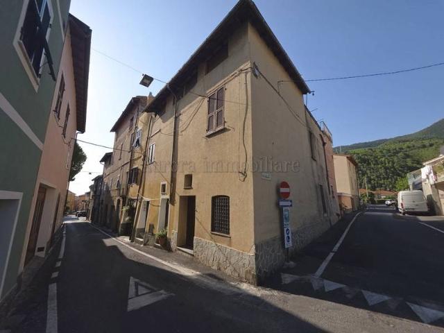 Casa indipendente in vendita a Toirano SV