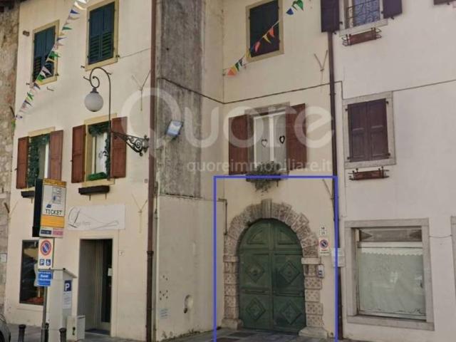 Casa indipendente in vendita a Tolmezzo piazza Mazzini, 13