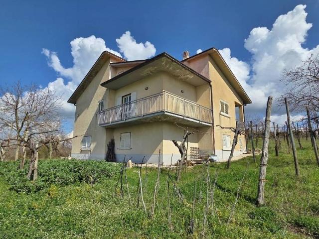 Casa indipendente in vendita a Torella dei Lombardi AV