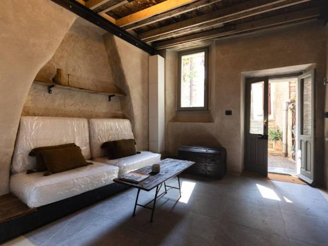 Casa indipendente in vendita a Torno CO