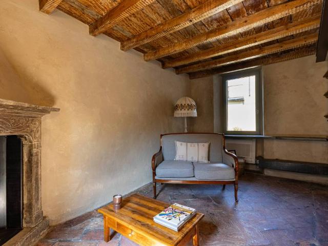 Casa indipendente in vendita a Torno CO