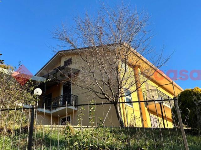Casa indipendente in vendita a Torre Cajetani