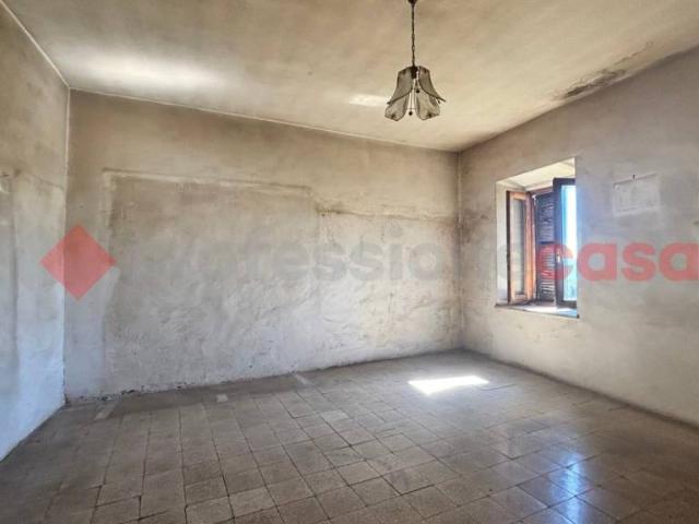 Casa indipendente in vendita a Torre Cajetani via Moretto, scn