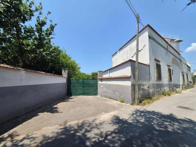 Casa indipendente in vendita a Torre Annunziata NA