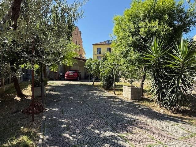 Casa indipendente in vendita a Torre de' Passeri PE