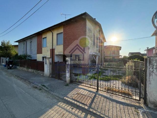 Casa indipendente in vendita a Torre de' Picenardi CR