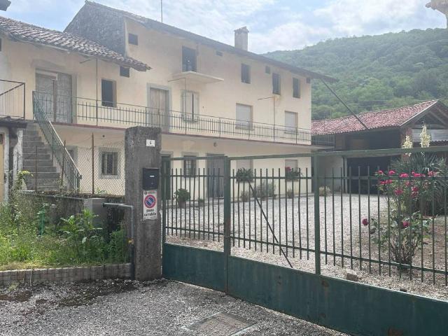 Casa indipendente in vendita a Torreano UD