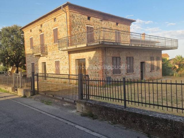 Casa indipendente in vendita a Torrita di Siena SI