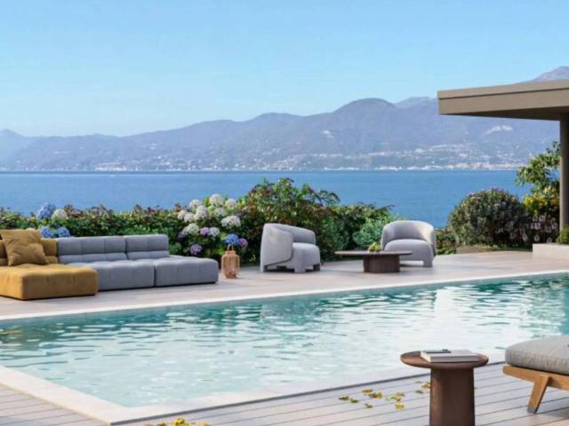 Casa indipendente in vendita a Torri del Benaco VR
