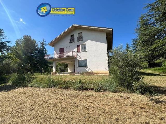 Casa indipendente in vendita a Torricella Sicura TE