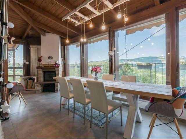 Casa indipendente in vendita a Tavoleto PU