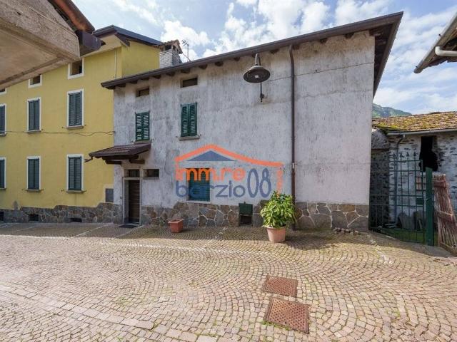 Casa indipendente in vendita a Taceno LC