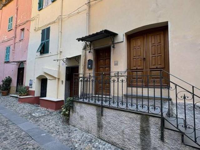 Casa indipendente in vendita a Taggia via San Dalmazzo