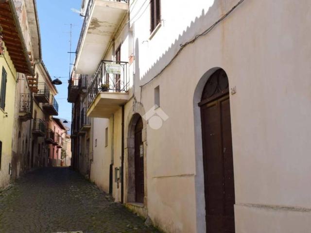 Casa indipendente in vendita a Tagliacozzo AQ
