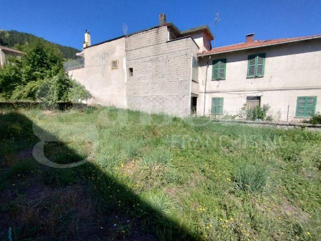 Casa indipendente in vendita a Tagliacozzo AQ