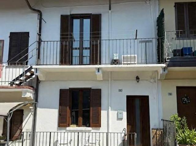 Casa indipendente in vendita a Taino VA