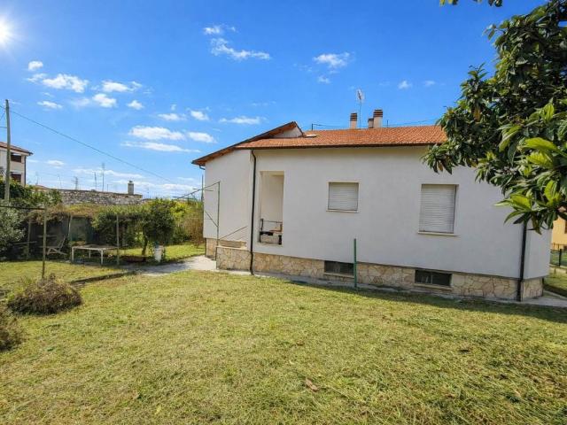 Casa indipendente in vendita a Terni via Campomicciolo 351