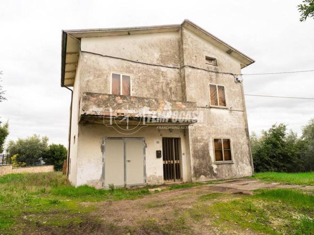 Casa indipendente in vendita a Terre Roveresche