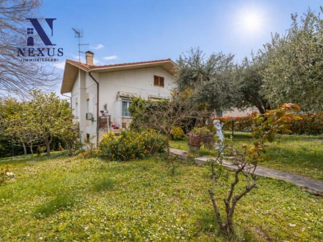 Casa indipendente in vendita a Terre Roveresche