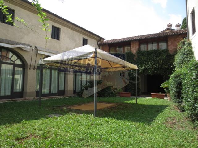 CASA INDIPENDENTE in VENDITA a THIENE di 8 vani