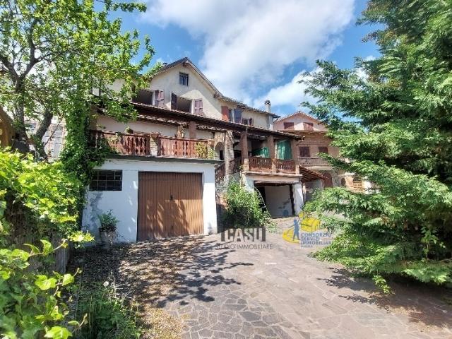 Casa indipendente in vendita a Tizzano Val Parma