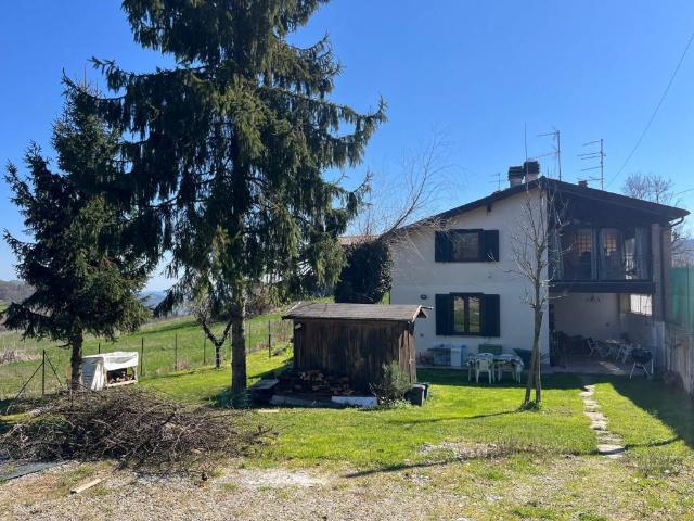 Casa indipendente in vendita a Tizzano Val Parma PR