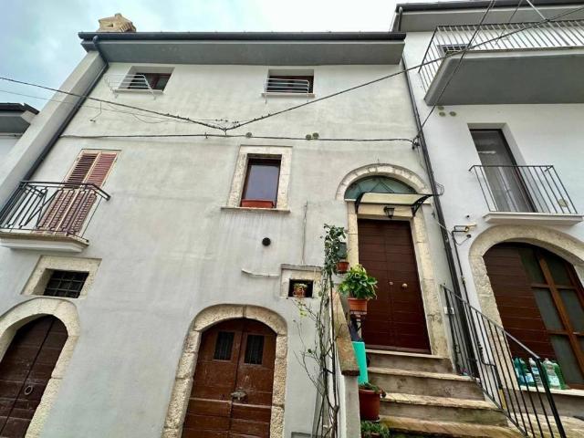 Casa indipendente in vendita a Tione degli Abruzzi AQ