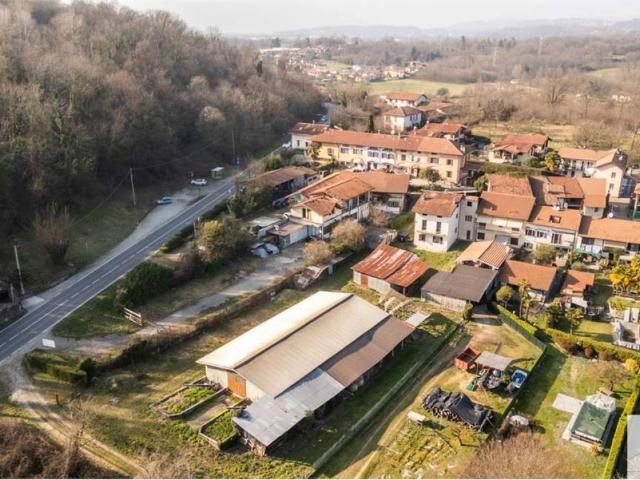 Casa indipendente in vendita a Travedona Monate VA