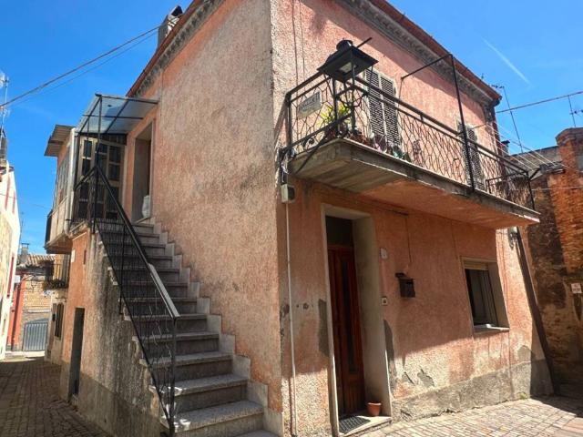 Casa indipendente in vendita a Treglio CH