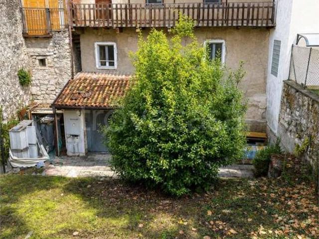 Casa indipendente in vendita a Trento via alle laste, Laste Cognola
