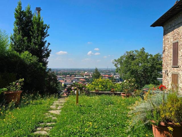 Casa indipendente in vendita a Trescore Balneario BG