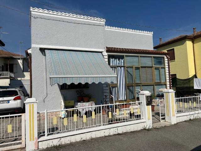 Casa indipendente in vendita a Tresignana FE