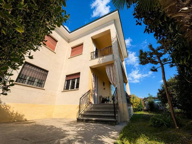 Casa indipendente in vendita a Tronzano Vercellese VC