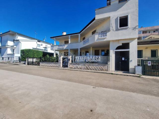 Casa indipendente in vendita a Turi BA