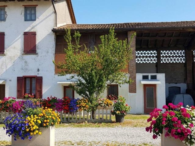 Casa indipendente in vendita a Urago d'Oglio BS