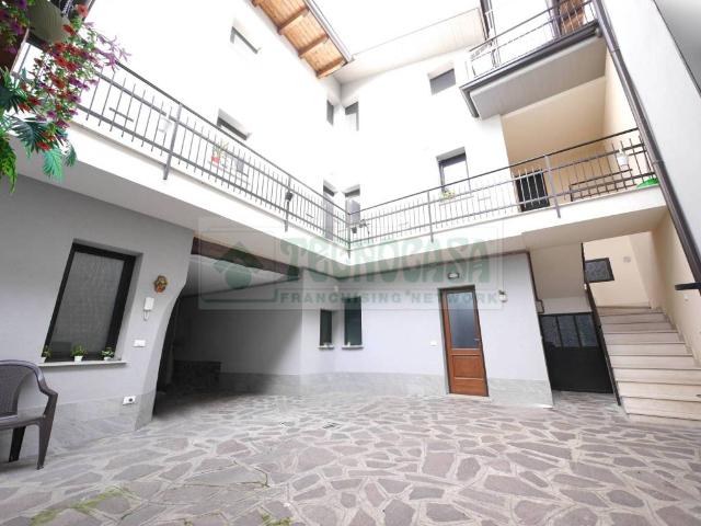 Casa indipendente in vendita a Urago d'Oglio BS