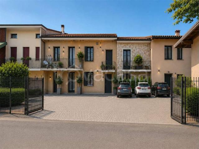Casa indipendente in vendita a Urago d'Oglio piazza guglielmo marconi